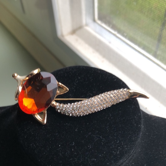 - Foxiest Brooch - Picture 5 of 7